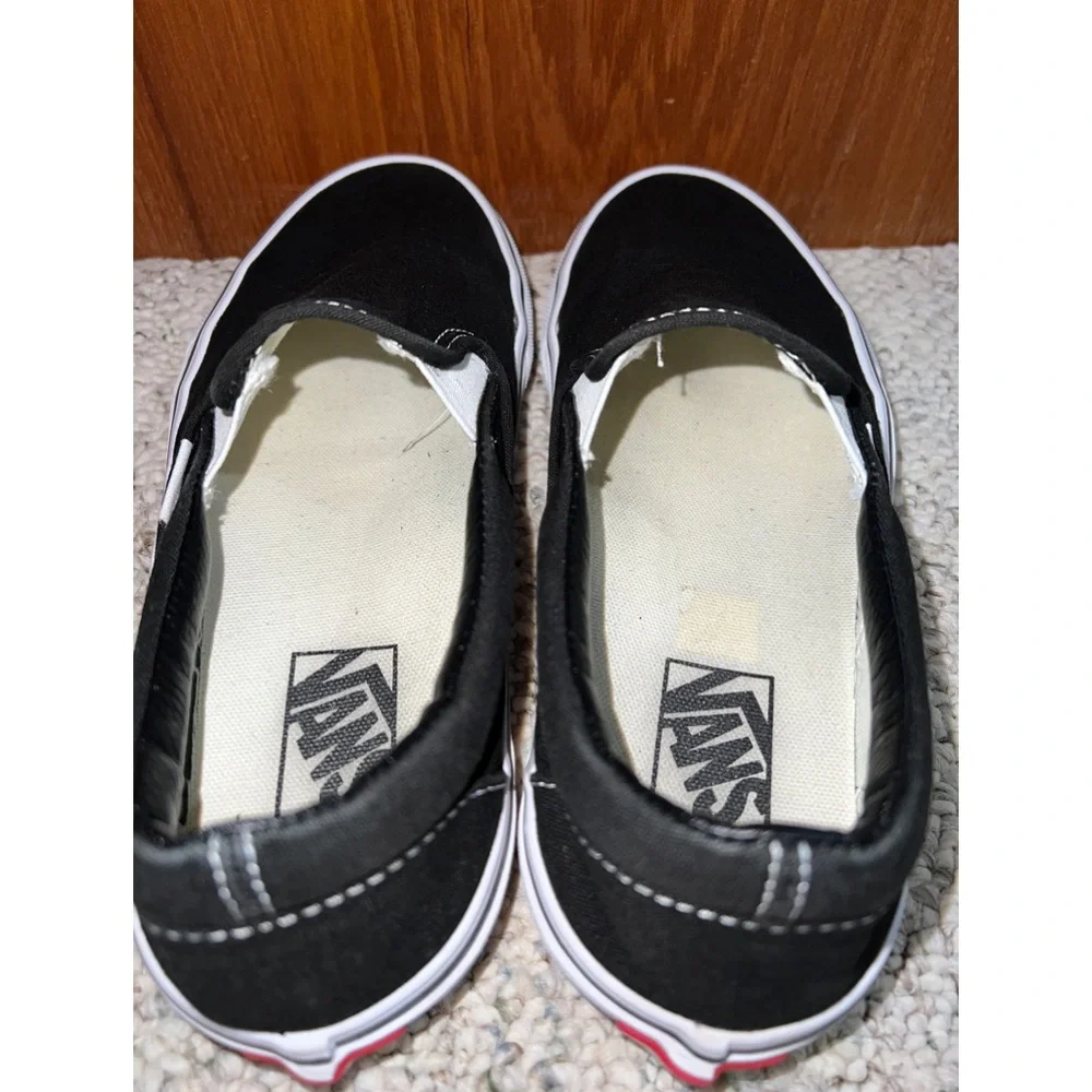 Black Vans Classic Slip-On - Picture 6 of 11